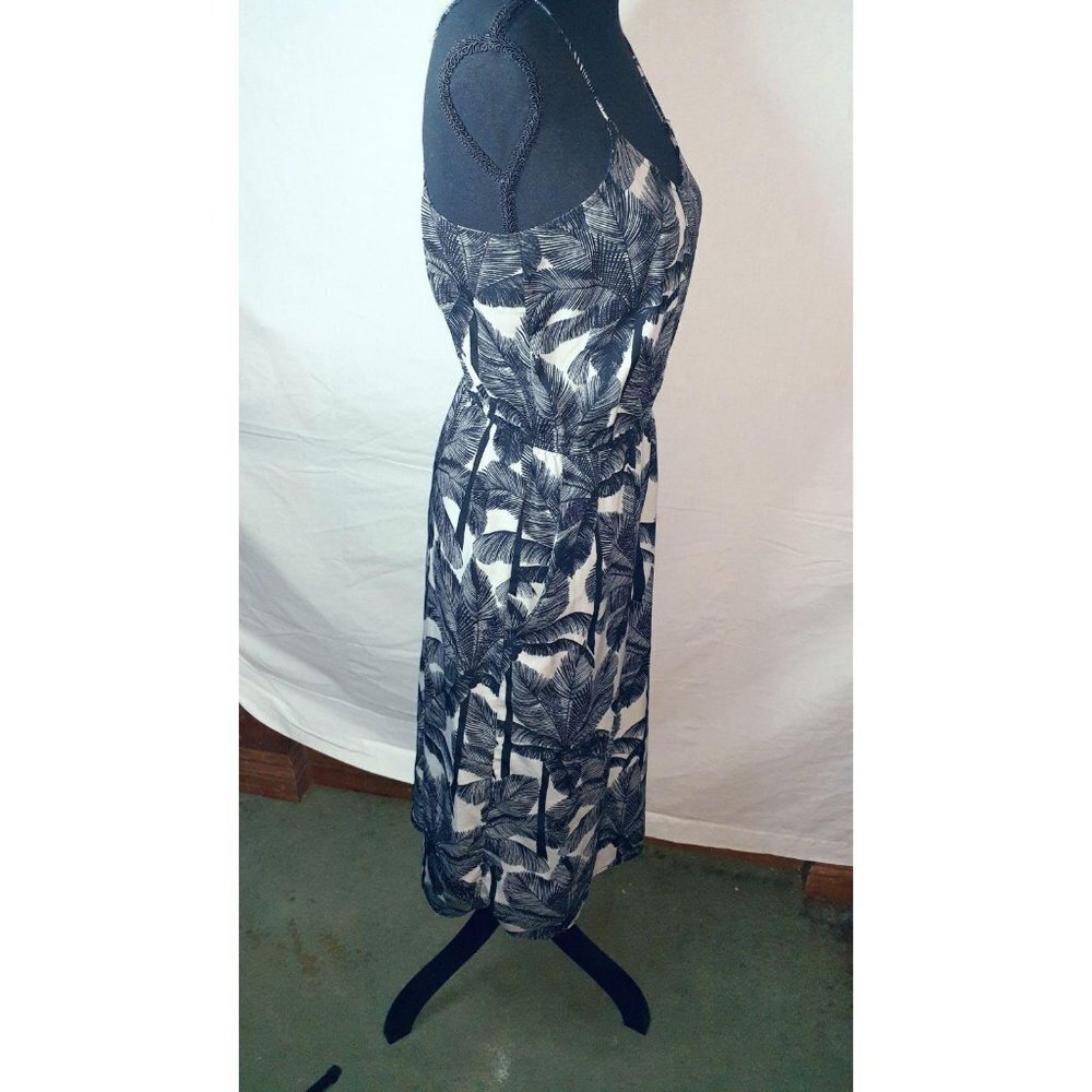 Dress - Picture 3 of 6